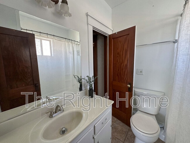 Building Photo - 3330 N 59th St