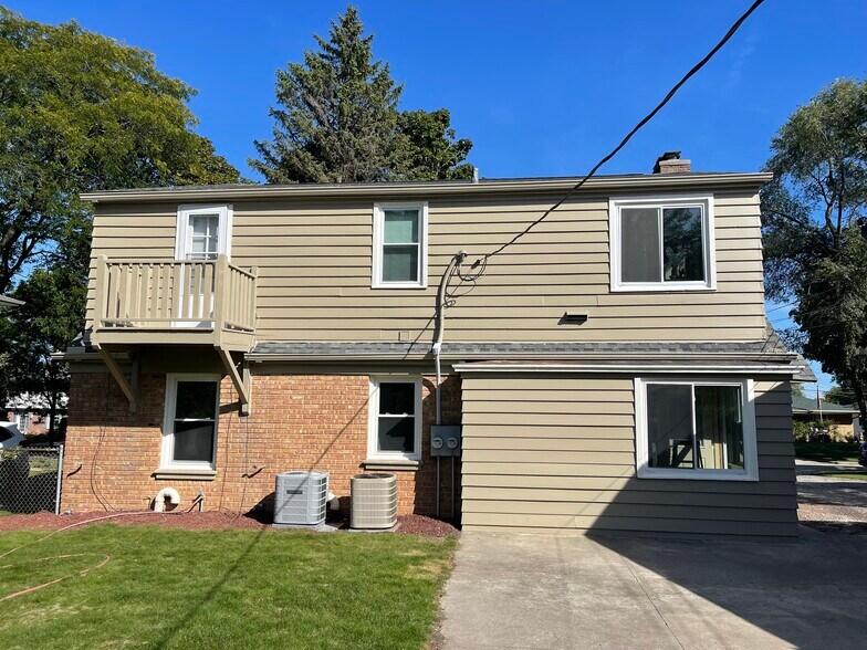 Building Photo - 2451 N 114th St