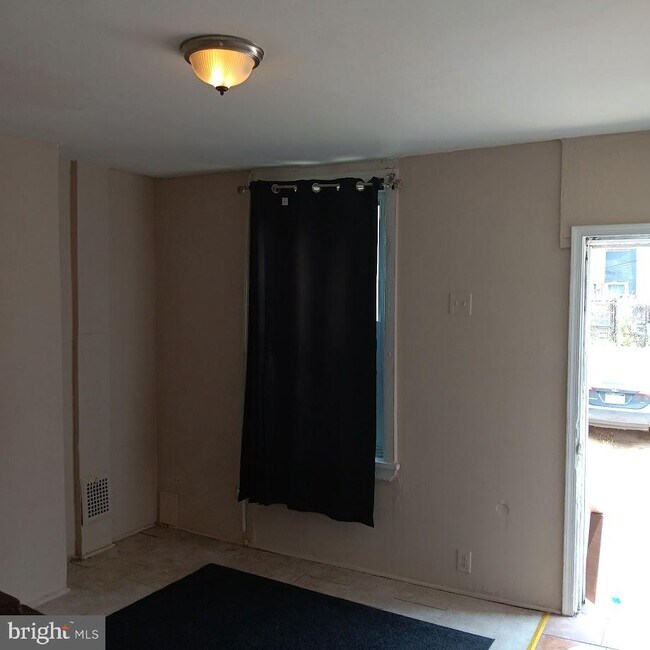 Building Photo - 2320 Mutter St