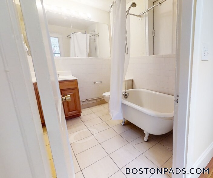 Building Photo - 15 Barrows St