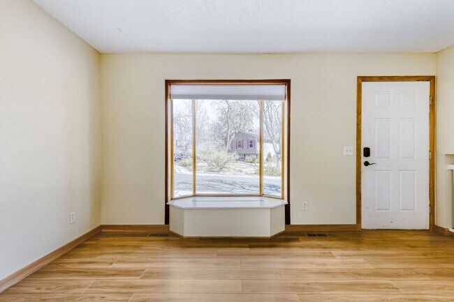 Building Photo - Enjoy the Private Pool and Outdoor Sauna at this 3/2 Home in a Quiet Neighborhood in Louisville