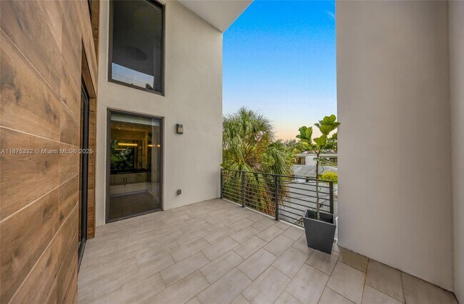 Building Photo - 3265 Bird Ave