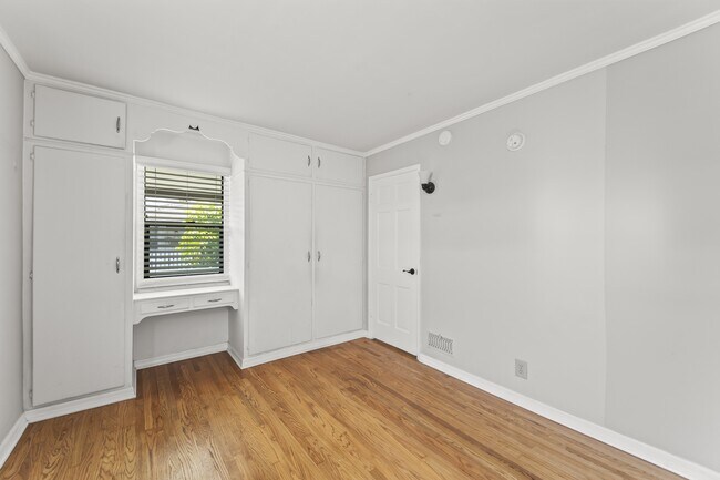 Building Photo - 1444 S Beverly Dr