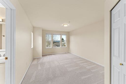 Building Photo - Move-in ready! Large four bedroom home!