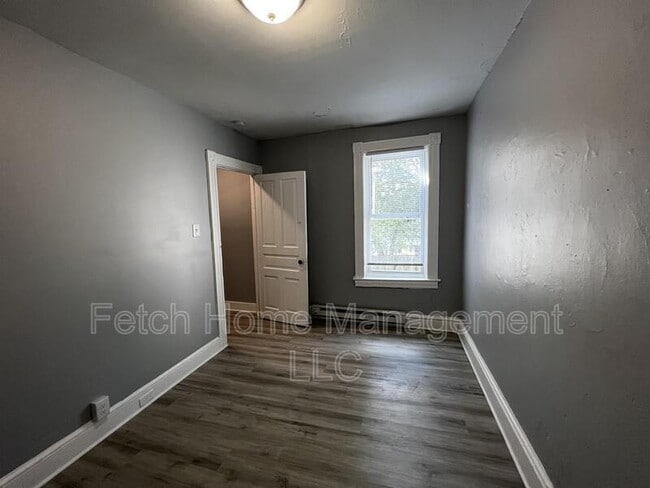 Building Photo - 538 Chester St