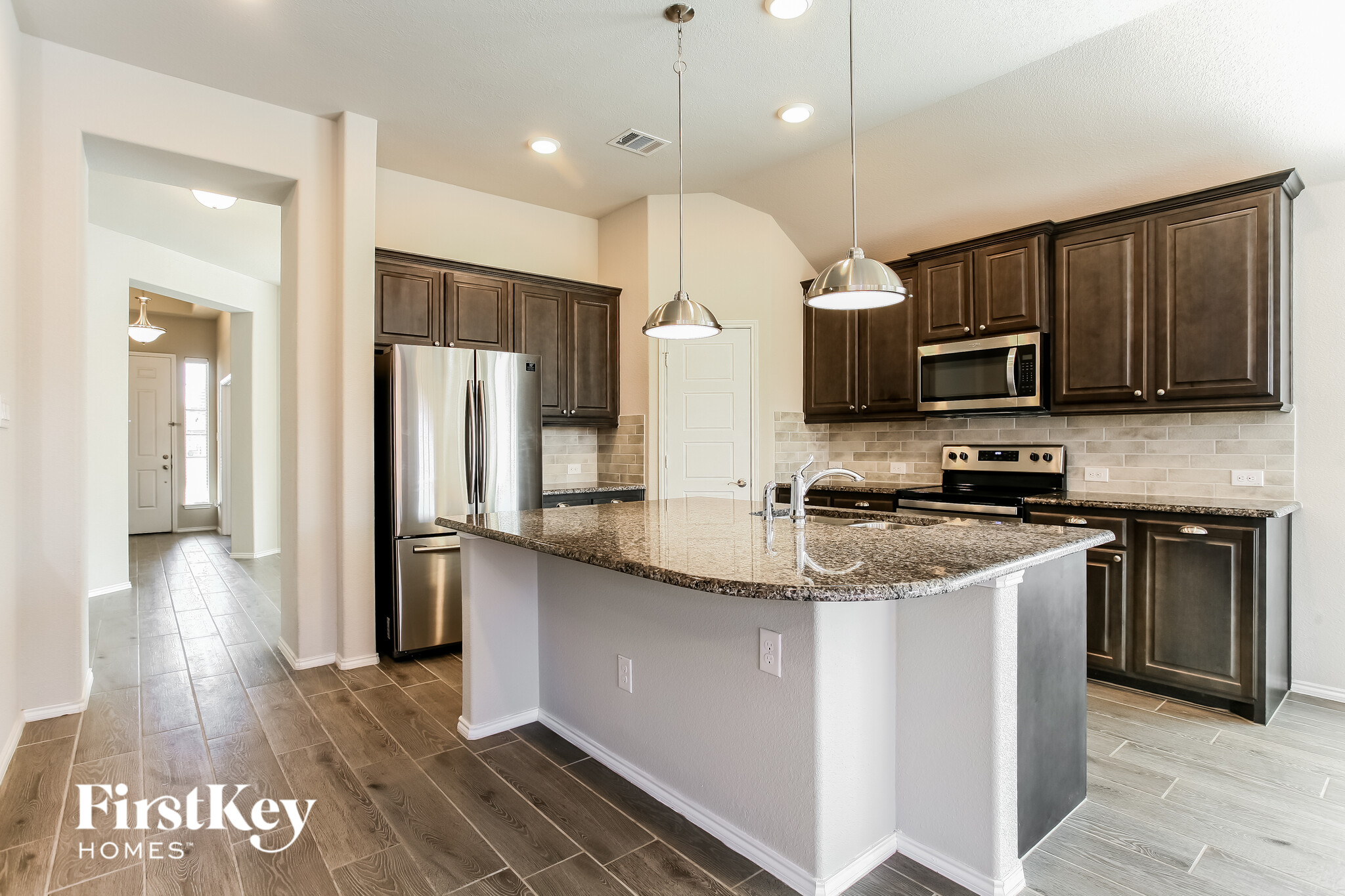 Building Photo - 1020 Deer Valley Dr