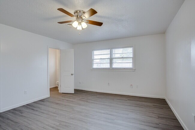 Building Photo - 3030 57th St