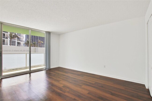 Building Photo - 1756 N Bayshore Dr