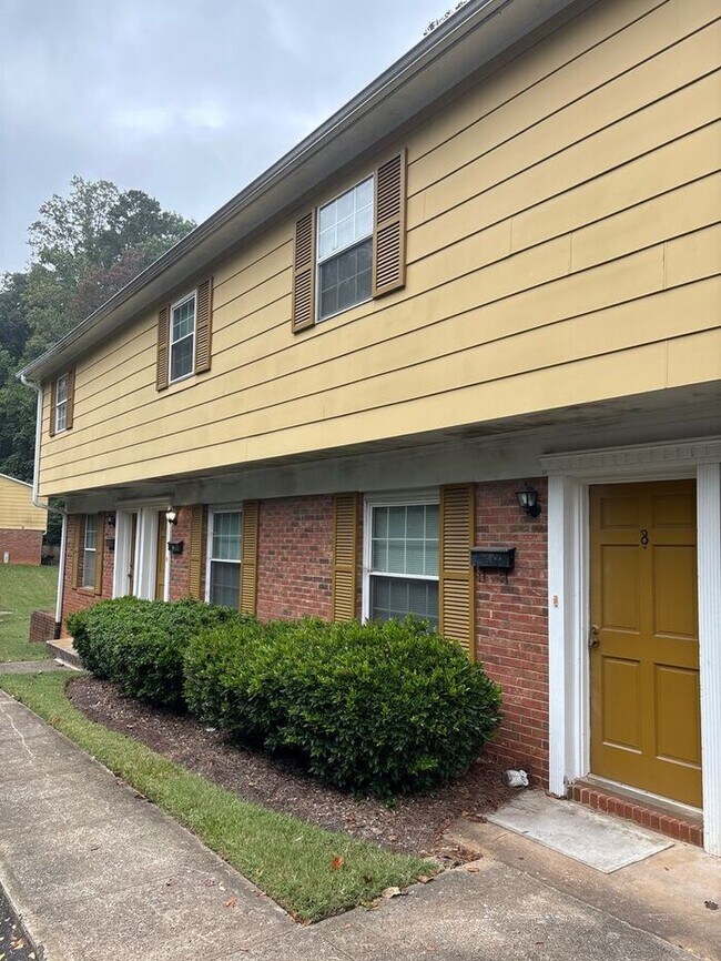 Building Photo - T.R. Lawing Realty Property