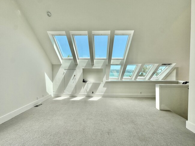 Building Photo - Stunning Sausalito Retreat with Bay Views & Private Meadow