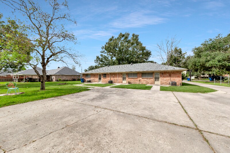 Building Photo - 130 Huggins Rd