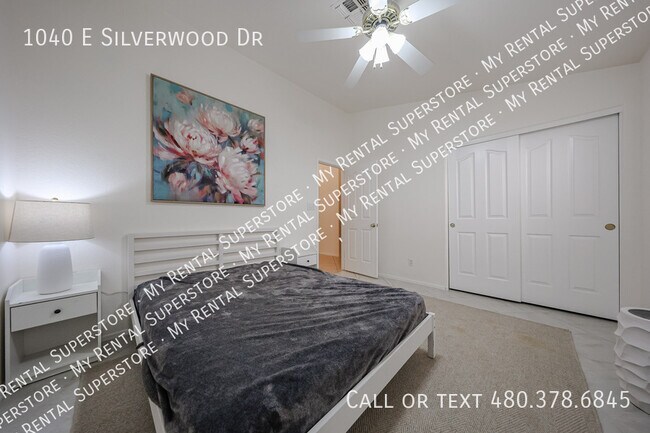 Building Photo - 1040 E Silverwood Dr