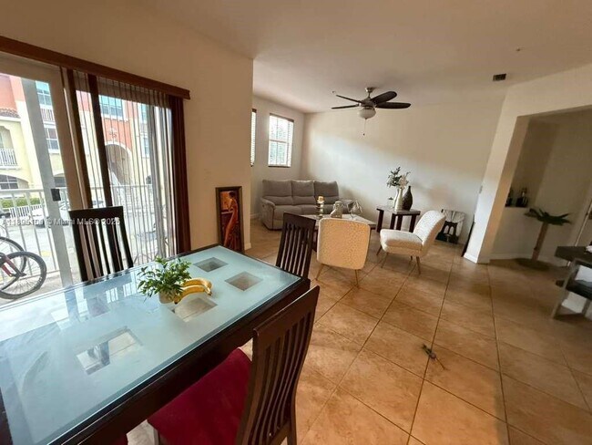 Building Photo - 8800 NW 107 Ct