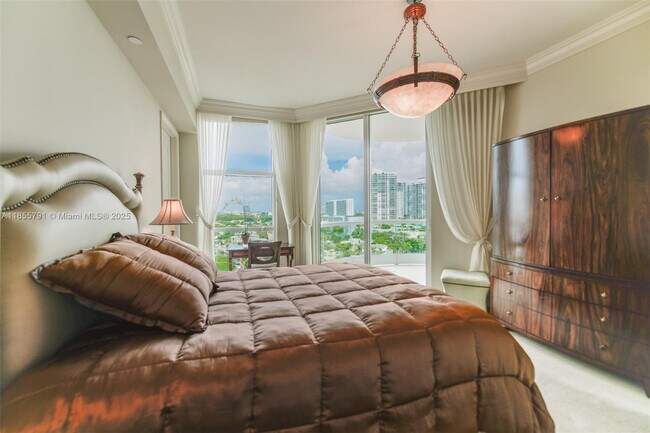 Building Photo - 16051 Collins Ave