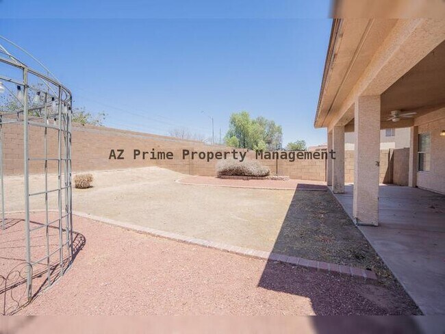Building Photo - 13002 W Paradise Dr