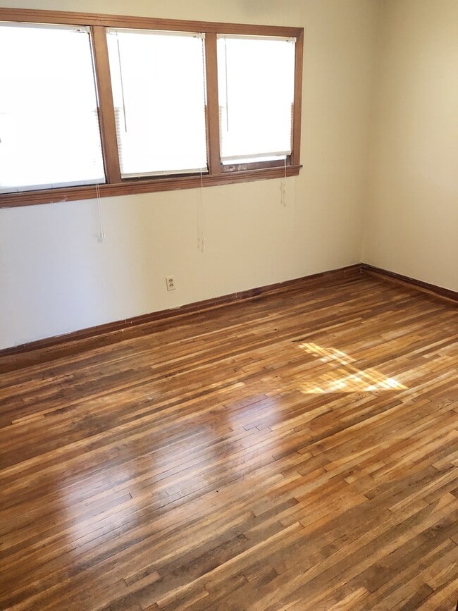 Building Photo - 1819 S Roanoke Dr