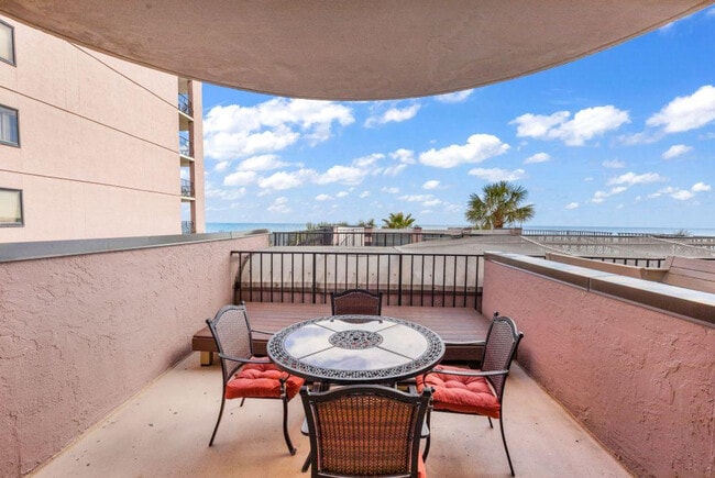 Building Photo - 2406 N Ocean Blvd