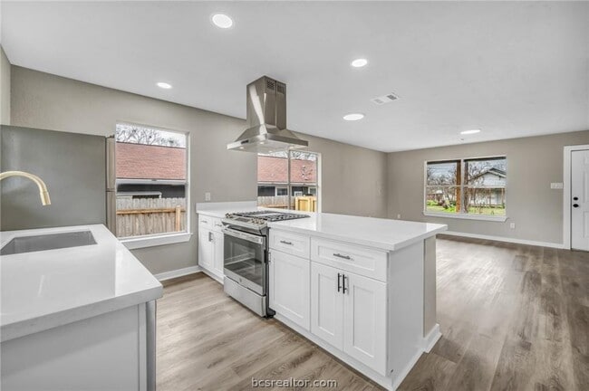 Building Photo - 1103 Phoenix St