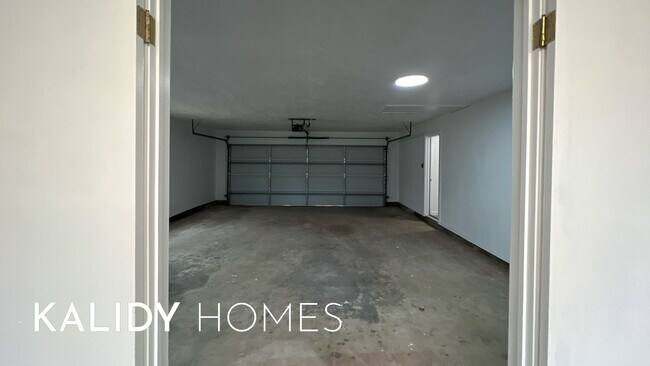 Building Photo - 12510 Maple Ridge Rd