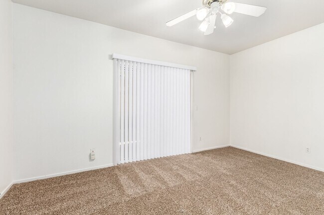 Building Photo - HCVP considered!  SAHARA & SLOAN AREA/ GAT...