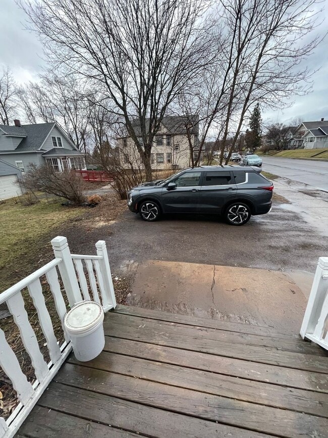Building Photo - AVAILABLE Immediately! - Gorgeous 3 Bedroom 1 Bath Single Family Home!