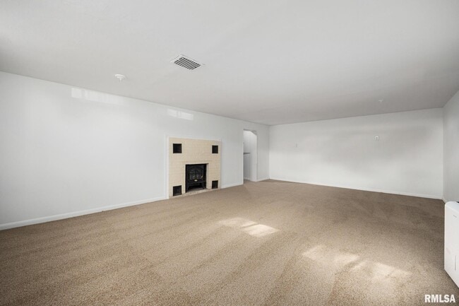 Building Photo - 205 W Glen Ave