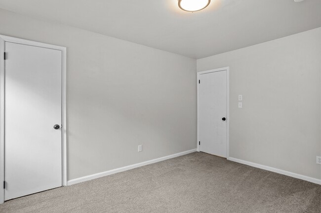 Building Photo - 913 Laredo Ct