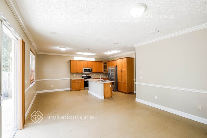 Building Photo - 15891 SW 48th Manor