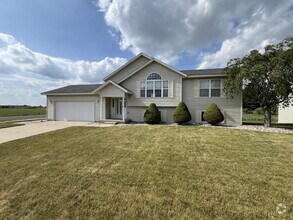 Building Photo - Spacious 4-Bedroom, 3-Bathroom House in Ca...