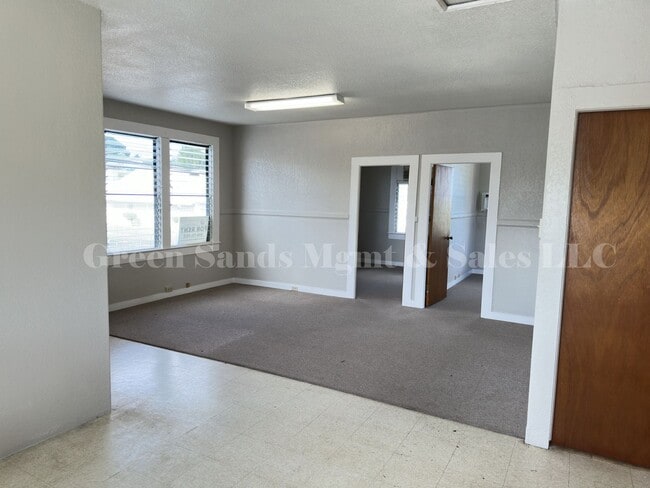Building Photo - Convenient Location in Hilo