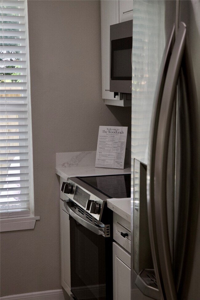 Building Photo - 14 Redberry Ct