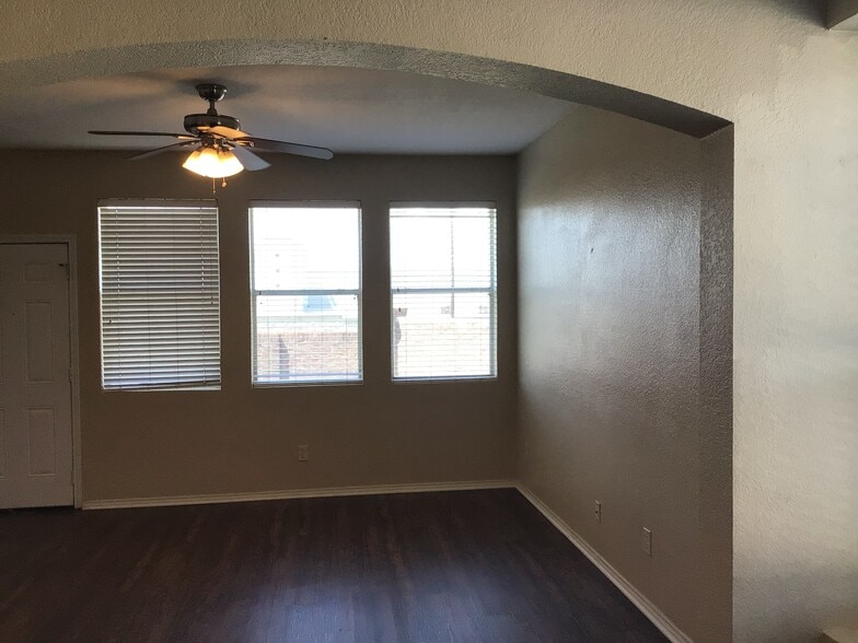 Building Photo - 2623 Basswood Dr