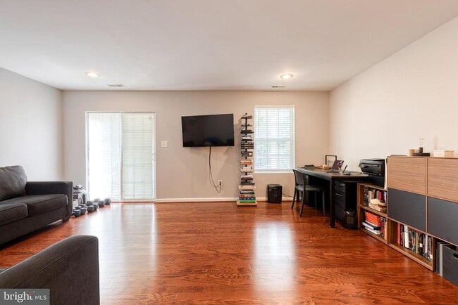 Building Photo - 513 Bluffton Dr