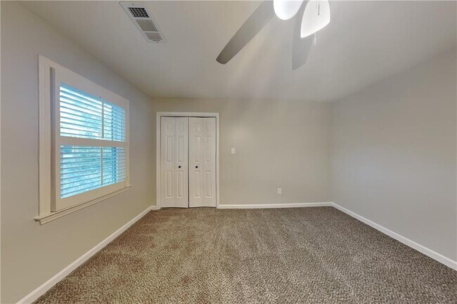 Building Photo - 3298 Robinson Oaks Way NE