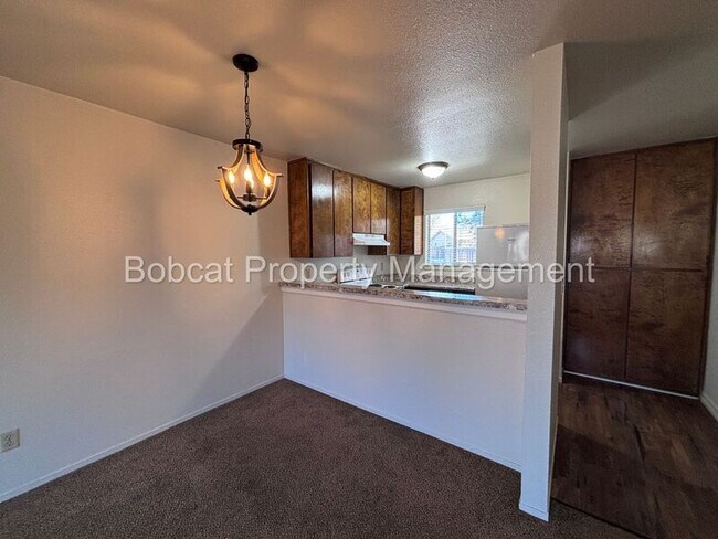 Building Photo - 1516 South Ct