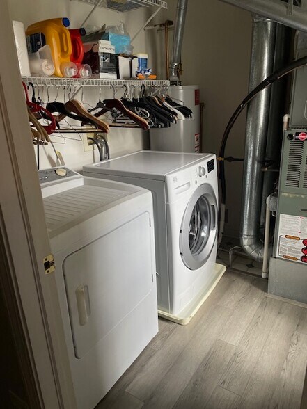 In Unit Washer/Dryer - 2908 White Thorn Cir