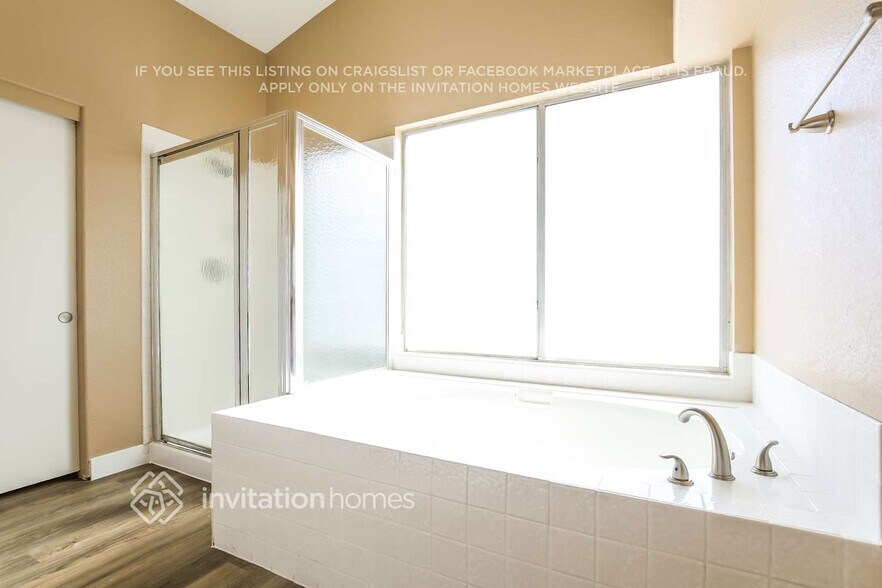 Building Photo - 1581 Ave Fiesta