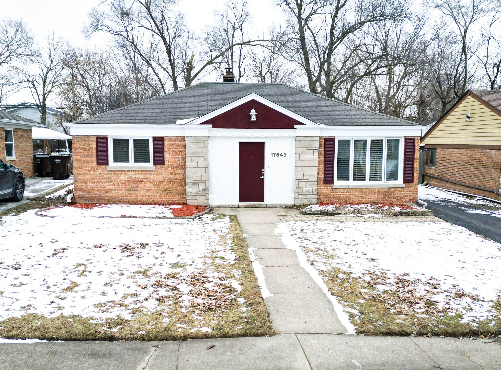 Building Photo - 17649 Dundee Ave