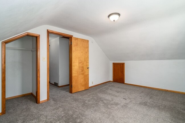 Building Photo - Single Family Home - Located Near Campus