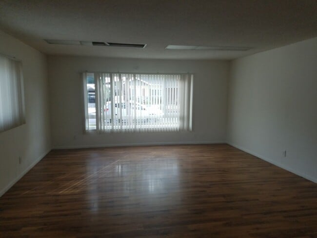 Building Photo - Large North Torrance House. Torrance Schools, Huge yard, 2 car garage hookups **OPEN HOUSE EVERY ...