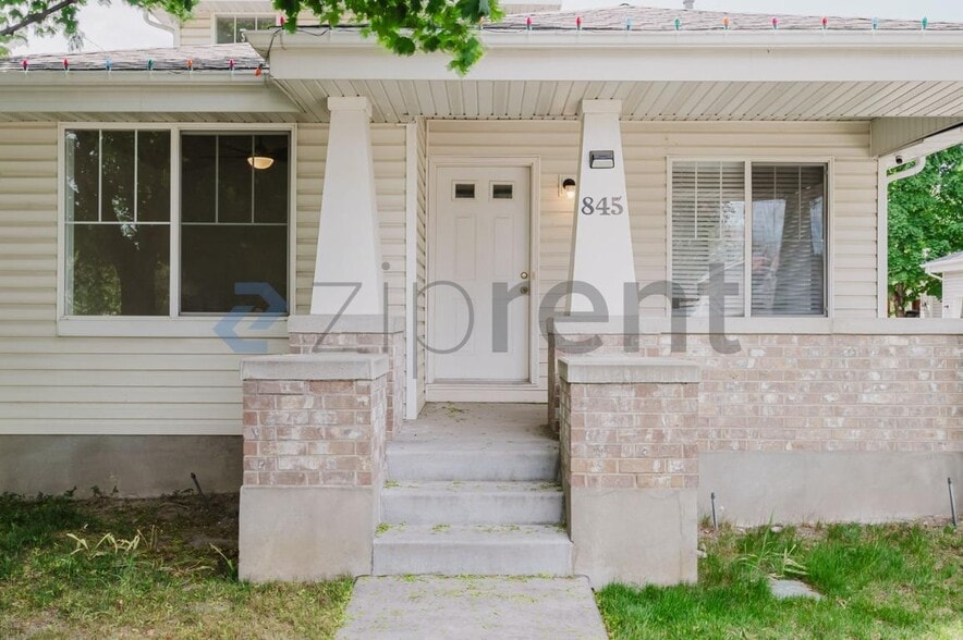 Building Photo - Unit 1