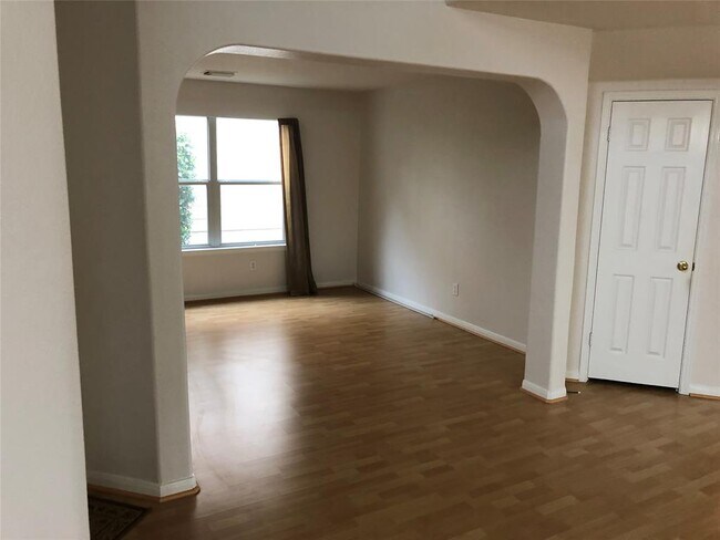 Building Photo - 1617 Gaylord Dr
