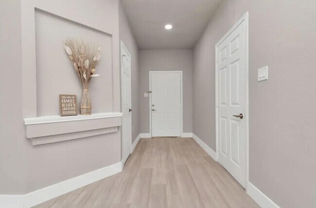 Building Photo - 3827 Flatwood Dr