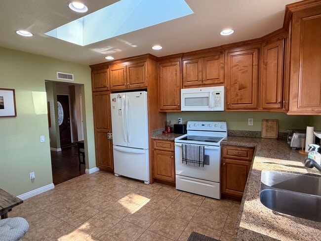 Building Photo - Fully furnished (short term) home in Camarillo's Premier Senior Community - Leisure Village