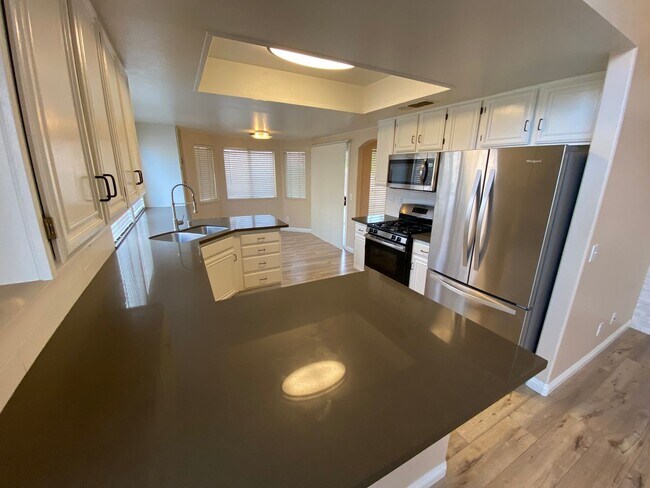 Building Photo - Beautiful 3 bed/2 bath home located near North Las Vegas