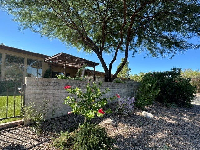 Building Photo - 5634 N Calle de la Reina