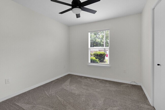 Building Photo - 3 Bedroom in Crestview!!