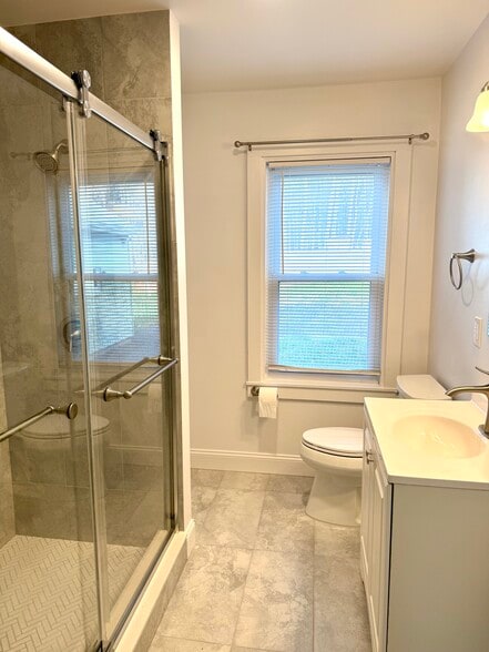 Building Photo - 85 Main St