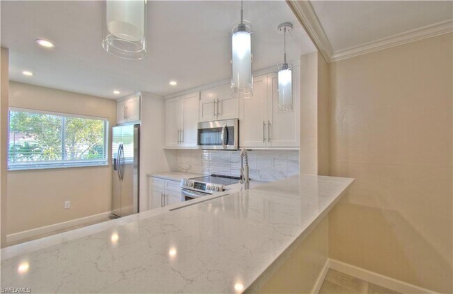 Building Photo - 2360 Naples Trace Cir