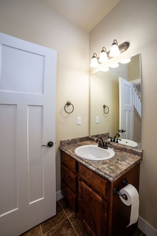 Building Photo - Bright & Spacious 3 Bed + Loft | 3-Car Garage in North Fort Collins
